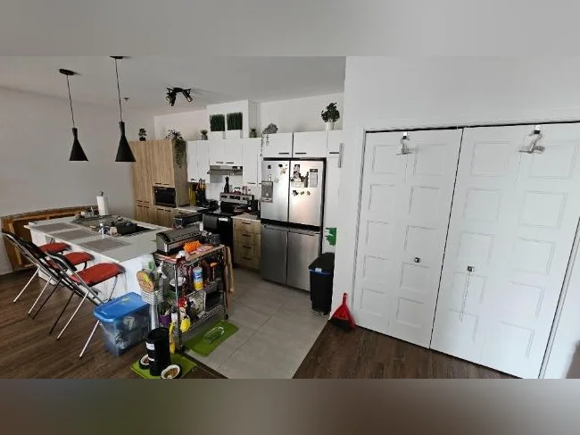 Condo 3 1/2 très lumineux, 5 électro + station. int. thumbnail 4