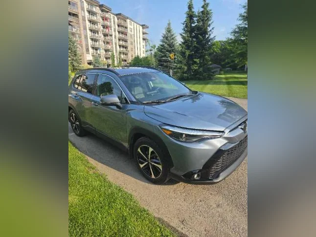 Toyota Corolla crosse XSE hybride thumbnail 3