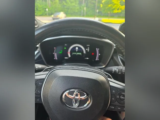 Toyota Corolla crosse XSE hybride thumbnail 6