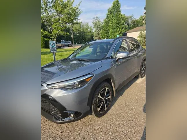 Toyota Corolla crosse XSE hybride
