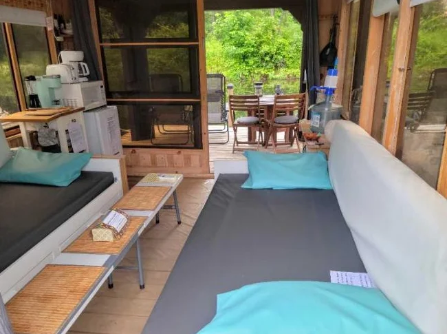 Airbnb à vendre : Cabine flottante de style glamping insolite idéalement située en Montérégie thumbnail 6
