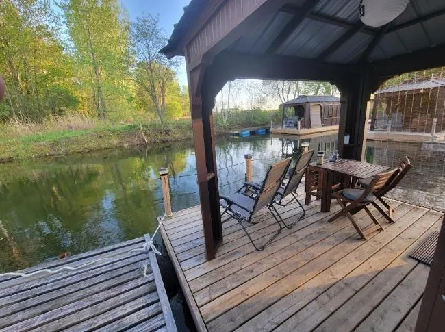 Airbnb à vendre : Cabine flottante de style glamping insolite idéalement située en Montérégie thumbnail 3