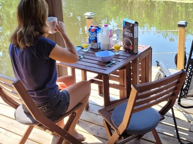 Airbnb à vendre : Cabine flottante de style glamping insolite idéalement située en Montérégie