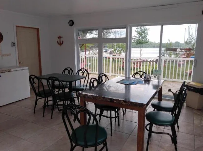Airbnb à vendre : Cabine flottante de style glamping insolite idéalement située en Montérégie thumbnail 9