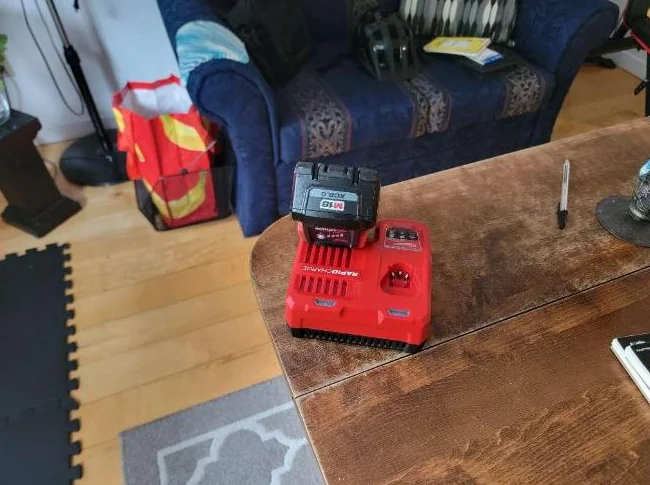 Milwaukee edge trimmer and 10 inch pole saw thumbnail 6