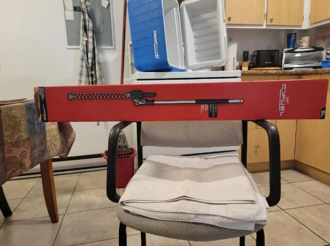 Milwaukee edge trimmer and 10 inch pole saw thumbnail 8