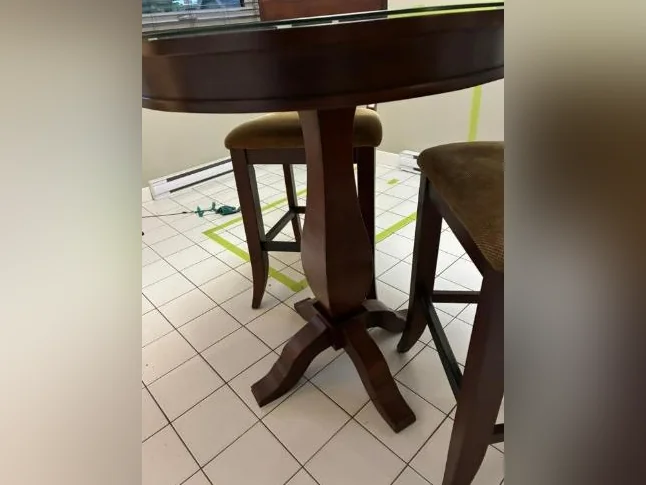 Table haute bistro avec chaises thumbnail 3