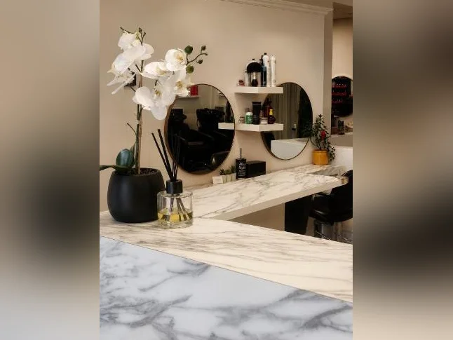 Salon haut de gamme clé en main - Turnkey Upscale Salon thumbnail 3