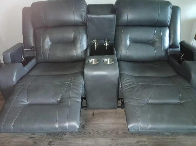 Causeuse modulaire inclinable avec console.