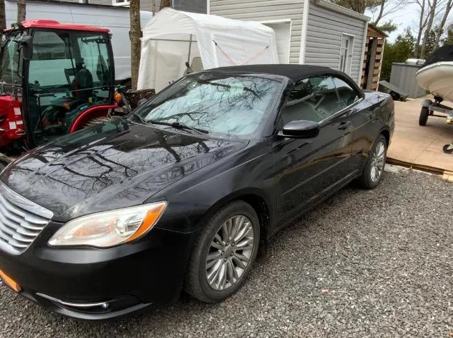 Chrysler 200C 2012 thumbnail 2