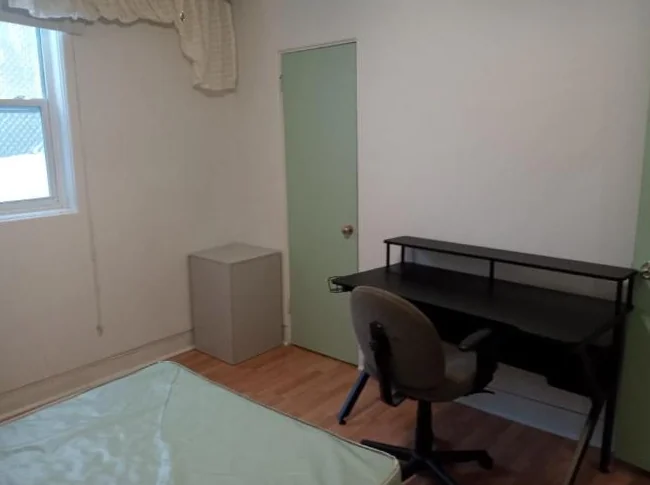 Location, chambre disponible a moins de 10 minutes de l'université, centre Multihexa et de hopital de chicoutimi.