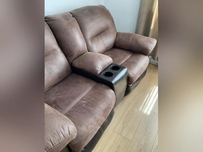 fauteuil 2 places avec appuit pieds en tres bonne condition