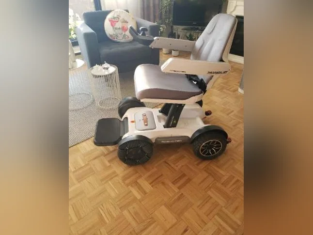 Fauteuil électrique pliable thumbnail 3