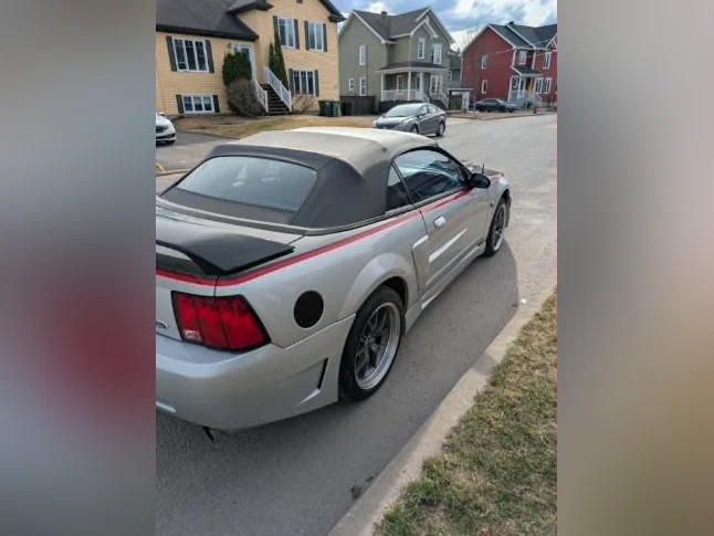 Ford mustang GT convertible 2002 thumbnail 3