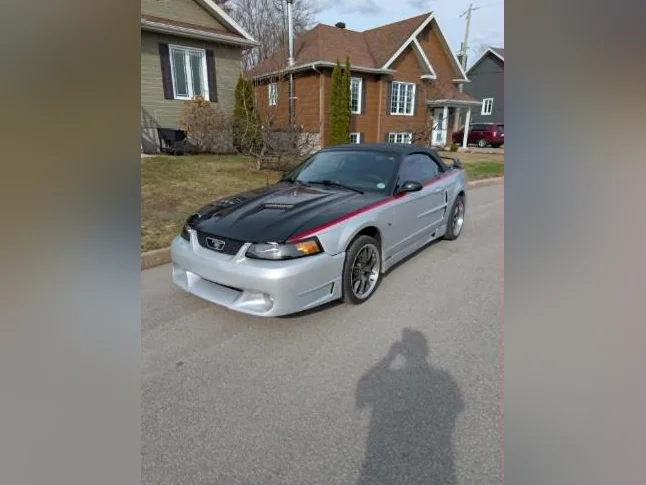 Ford mustang GT convertible 2002