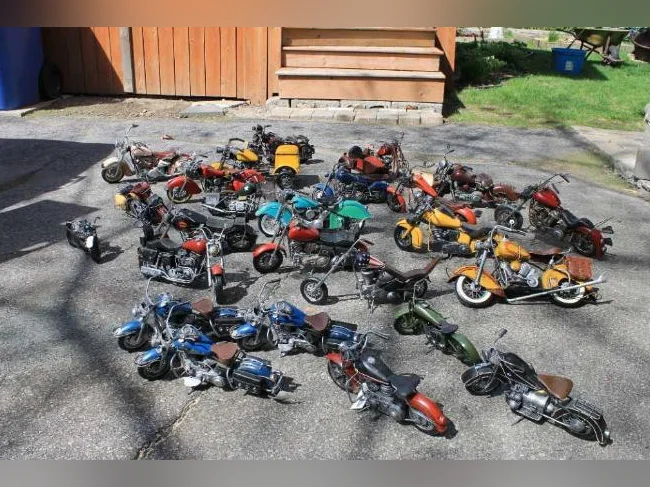 PRIX REVU À LA BAISSE: collection de mini-motos thumbnail 2