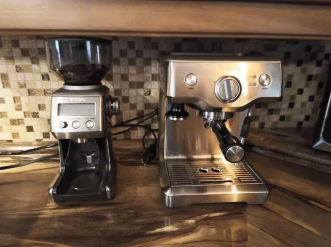 Cafetière expresso et moulin à café Breville