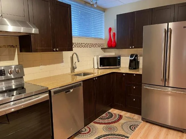 Centre Ville , Walk to Parliament, FURNISHED, Equiped, All included