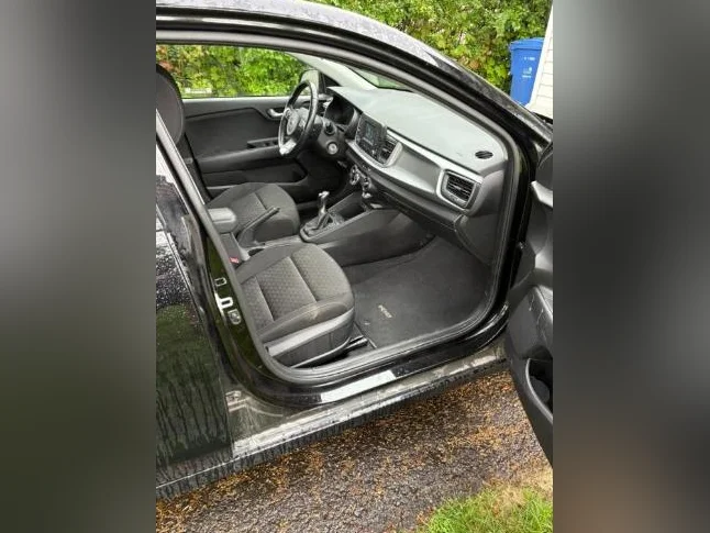 Kia Rio LX+ 2020 Hatchback – Seulement 41 000 km – Manuelle Excellente occasion à ne pas manquer ! thumbnail 8