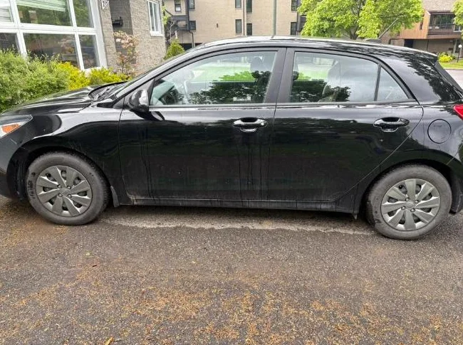 Kia Rio LX+ 2020 Hatchback – Seulement 41 000 km – Manuelle Excellente occasion à ne pas manquer ! thumbnail 3