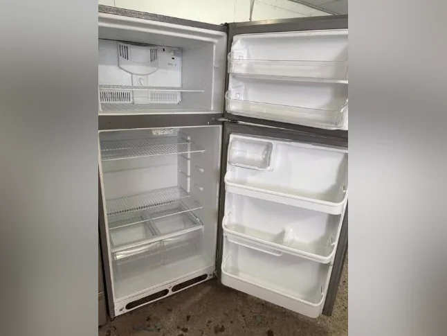 A vendre Réfrigérateurs et cuisinière inox thumbnail 3