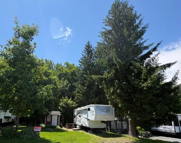 Lot de camping privé à vendre