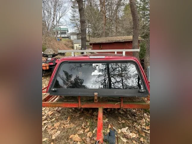 Boîte de fibre LEER pour Ford ranger 2010 , 2011 , avec support à canot . thumbnail 4