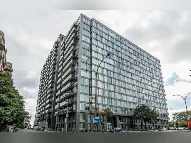 Logement 1 Chambre, 1 Den, 1 Salle de Bain - Rue St Catherine (Downtown Montreal)