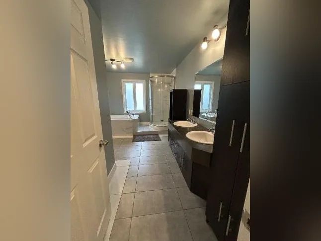 Logement à louer 5 chambres à coucher thumbnail 10
