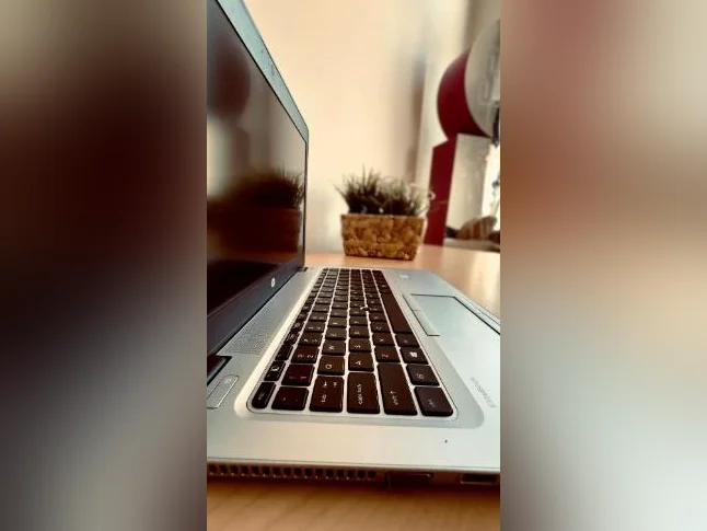 hp elitebook 840 g3 i5 8gb 240gb nvme thumbnail 3