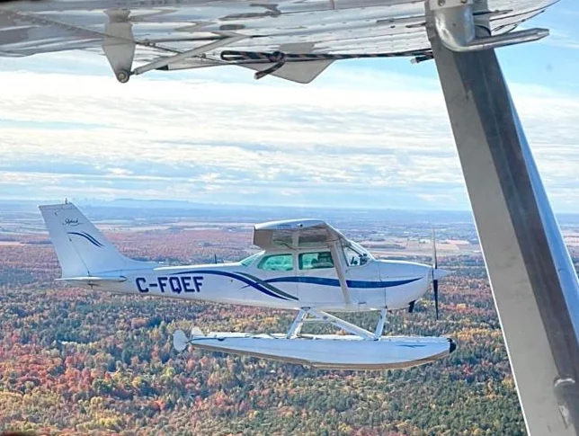 Avion Cessna 172 thumbnail 2