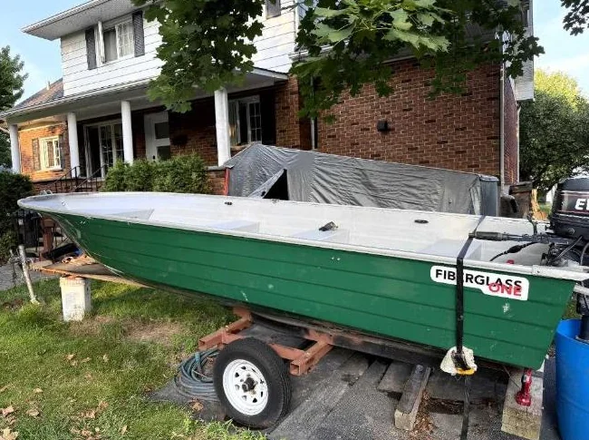 Chaloupe 16' comme neuve jamais utilisé avec moteur 25hp et remorque thumbnail 5