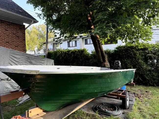 Chaloupe 16' comme neuve jamais utilisé avec moteur 25hp et remorque
