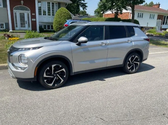 Mitsubishi outlander SLE AWD 2024. Cuir et mag thumbnail 6