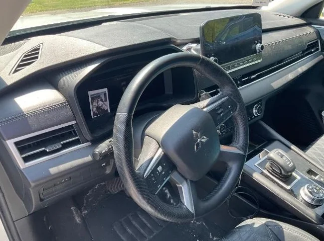 Mitsubishi outlander SLE AWD 2024. Cuir et mag thumbnail 2