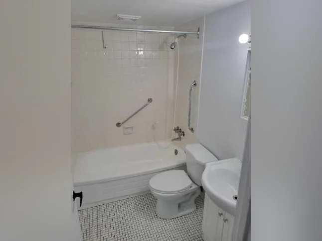 Très Bel Appartement Studio à Louer - Une Personne - Boulevard des Sources - DDO; Aussi 3 1/2, 4 1/2 thumbnail 5