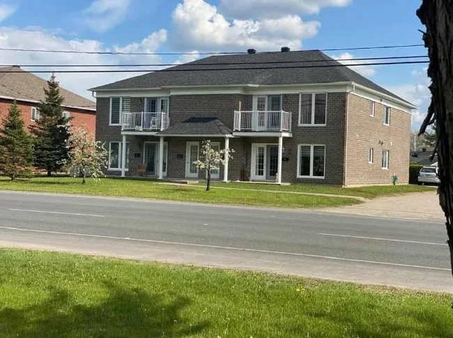 5 1/2 Style condos