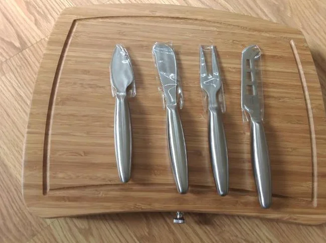 PLANCHE À FROMAGE( NEUVE)