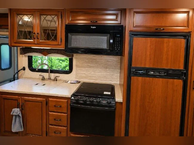 2015 Thor hurricane 34f thumbnail 3