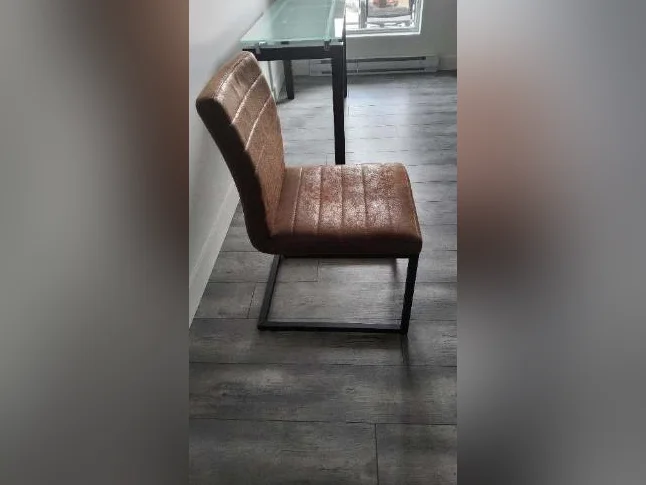 Chaise thumbnail 2