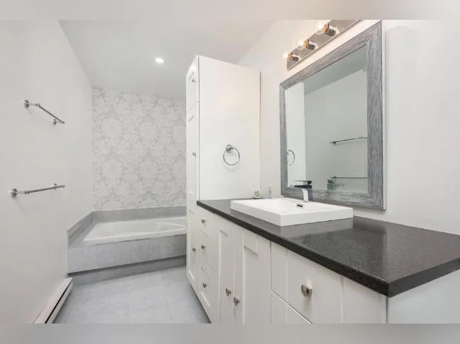 Superbe condo 4 1/2 a vendre a St Hubert pres de Parc de la cite thumbnail 9