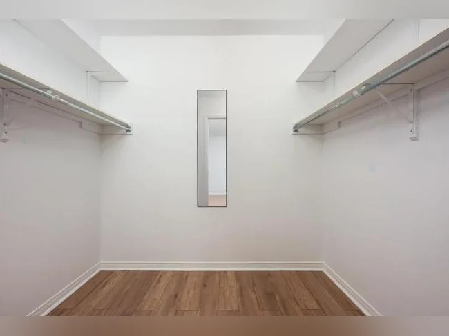 Superbe condo 4 1/2 a vendre a St Hubert pres de Parc de la cite thumbnail 6