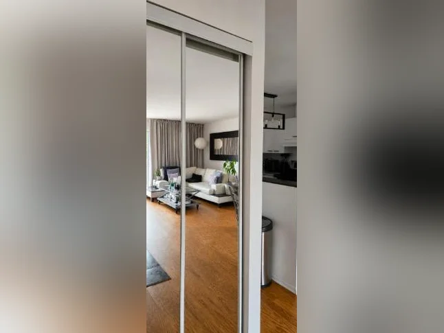 Logement meublé à Laval, stationnement inclus, près métro thumbnail 5