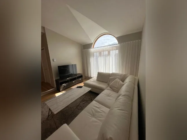 Condo meublé thumbnail 2