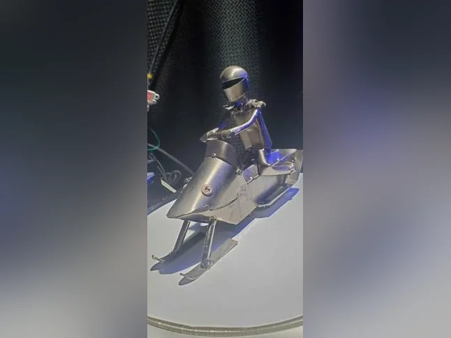 Sculpture Skidoo Stainless thumbnail 3