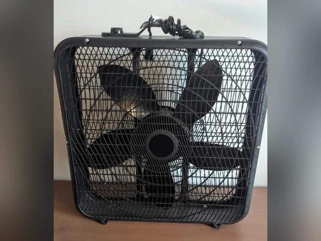 Lot 2 Ventilateurs Boîte 20" Noirs - 3 Vitesses (Grille Plastique + 1 Pale Cassée) - Rabais Bundle