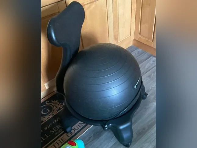Gaiam - Chaise avec ballon d'exercice d'équilibre noir thumbnail 3