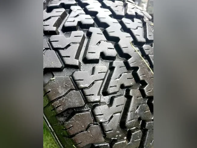 1 pneu kumho road venture 33x12.5x15 thumbnail 3