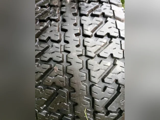 1 pneu kumho road venture 33x12.5x15 thumbnail 2