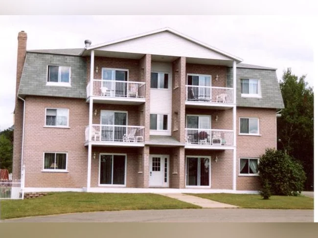 10, PLACE CHRÉTIEN ST-BONIFACE, 4 1/2 1200$